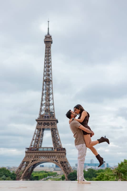 Captivating Paris Photo Tour: Eiffel Tower