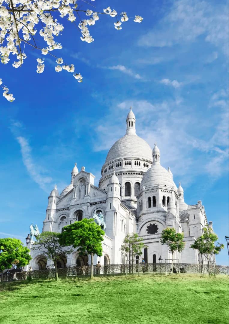 Montmartre Photoshoot: The Complete Guide to Paris's Village on the Hill